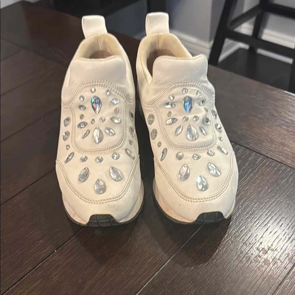 Tory Burch Cream Sneakers with Floral Pattern